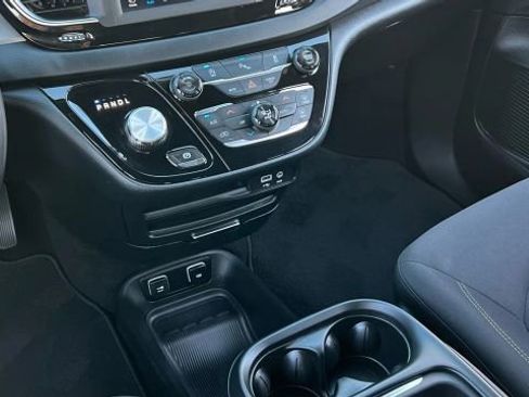 Used 2018 Chrysler Pacifica Touring Plus w/ S Appearance Package image 37