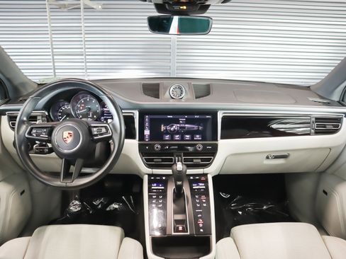 Certified 2022 Porsche Macan image 14