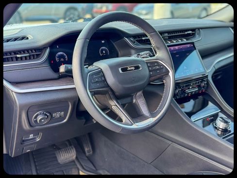 Used 2025 Jeep Grand Cherokee L Limited RWD image 23