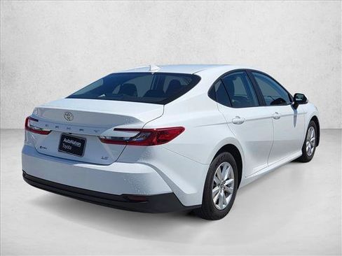 Used 2025 Toyota Camry LE FWD image 5