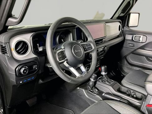 Used 2025 Jeep Wrangler Unlimited Sahara AWD/4WD image 16