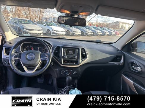Used 2018 Jeep Cherokee Latitude w/ Altitude Package image 33