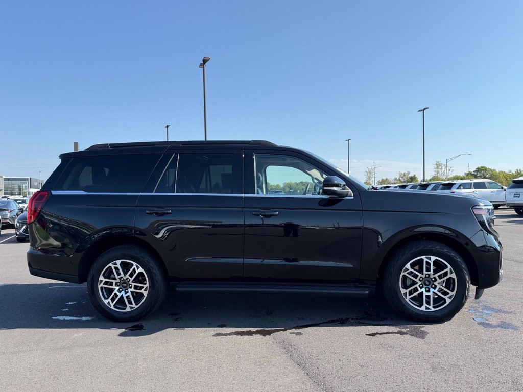 Used 2025 Ford Expedition Active AWD/4WD image 4