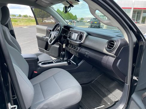Certified 2017 Toyota Tacoma SR5 w/ Tow Package AWD/4WD image 16