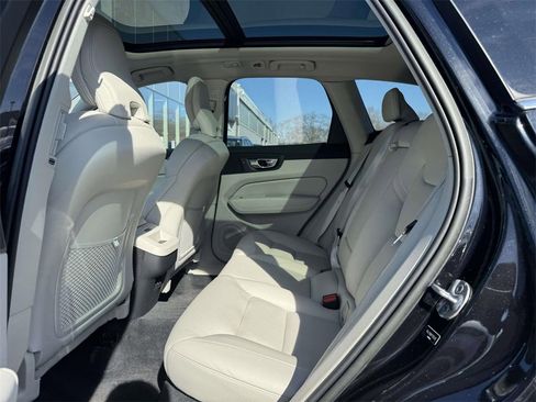 Certified 2023 Volvo XC60 B5 Plus w/ Climate Package image 9