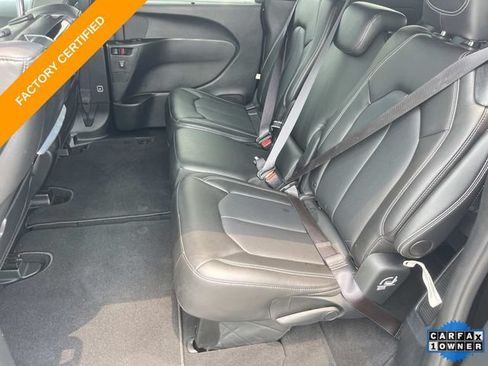 Used 2025 Chrysler Pacifica Select w/ Uconnect Theater Family Group FWD image 18
