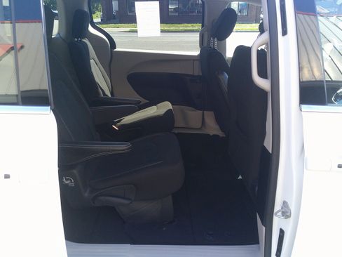 Used 2023 Chrysler Voyager LX FWD image 28