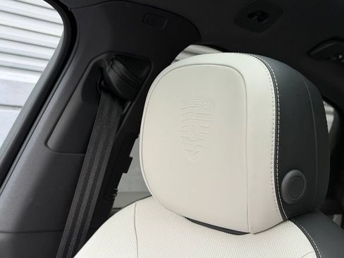 Certified 2026 Porsche Cayenne E-Hybrid Coupe AWD/4WD image 26