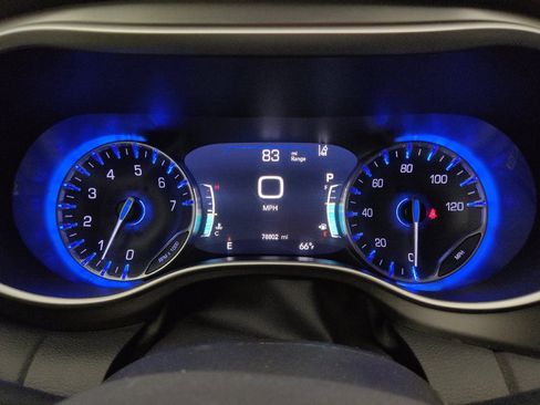 Used 2023 Chrysler Pacifica Touring-L FWD image 23
