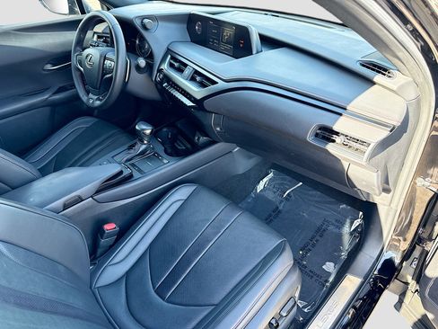 Used 2022 Lexus UX 200 F Sport w/ Accessory Package (Z1) image 13