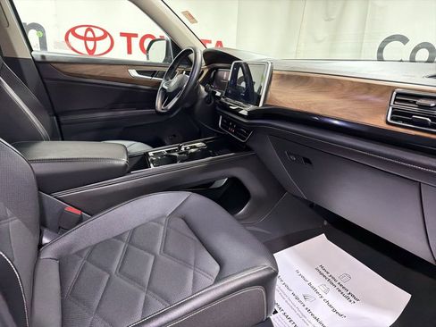 Used 2025 Volkswagen Atlas SE AWD/4WD image 11