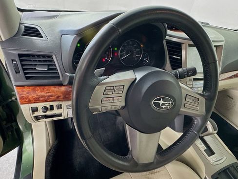 Used 2011 Subaru Outback 2.5i Limited image 11