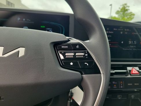 New 2026 Kia Niro LX FWD image 17