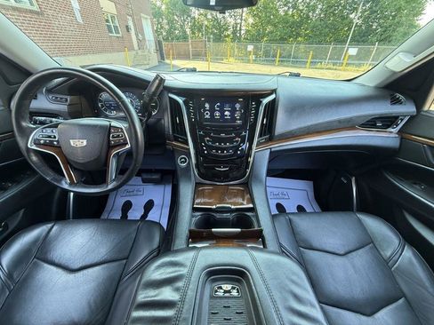 Used 2017 Cadillac Escalade Premium Luxury AWD/4WD image 29
