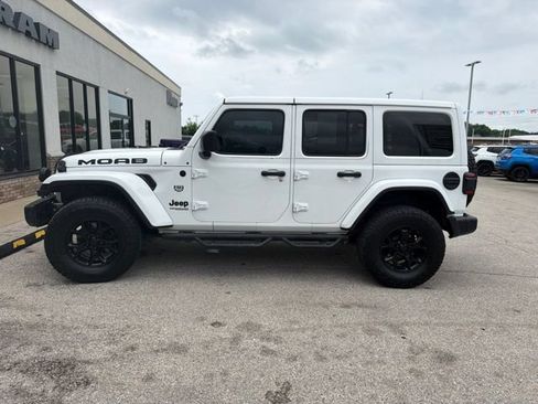 Used 2018 Jeep Wrangler Unlimited Sahara AWD/4WD image 2