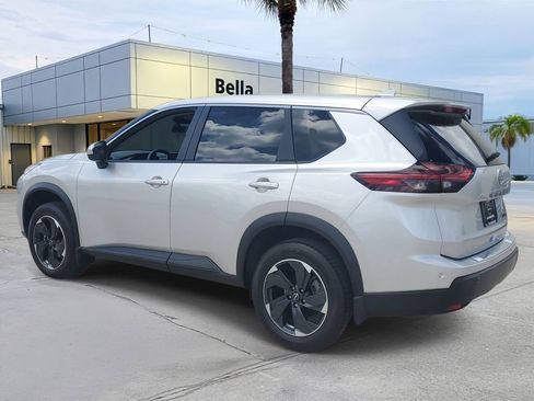 Certified 2024 Nissan Rogue SV AWD/4WD image 3