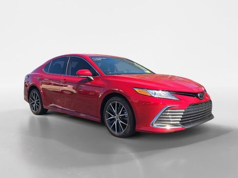 Used 2023 Toyota Camry XLE image 7