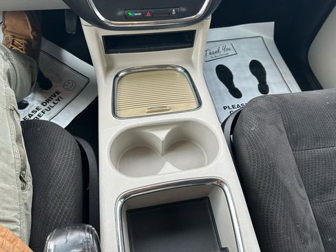 Used 2016 Dodge Grand Caravan SXT image 23