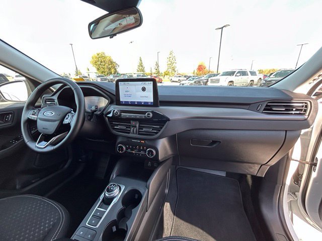 Used 2025 Ford Escape Active AWD/4WD image 29