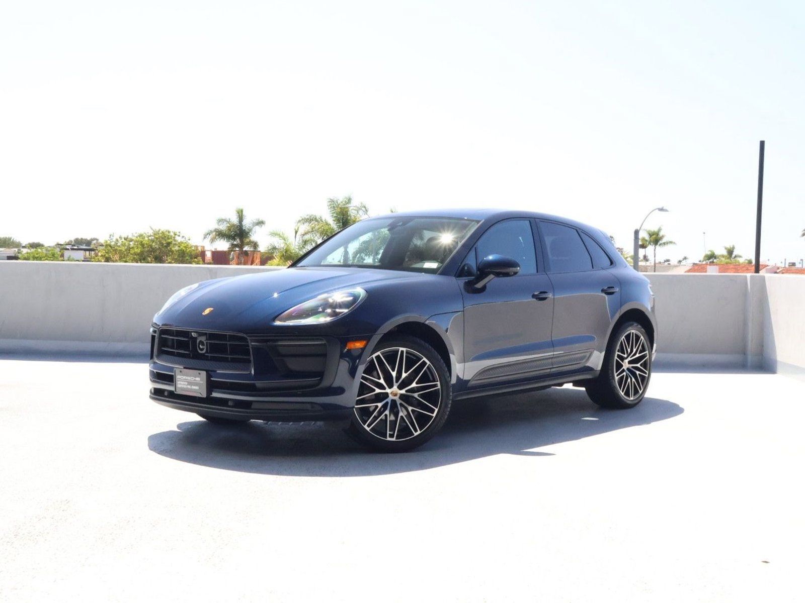 Certified 2023 Porsche Macan AWD/4WD image 1