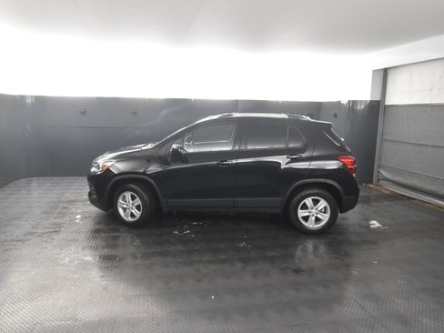Used 2022 Chevrolet Trax LT w/ LT Convenience Package image 7