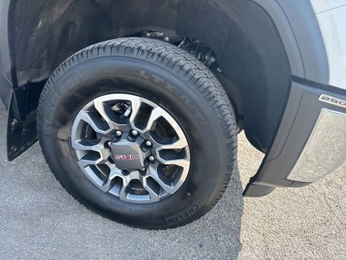 Used 2024 GMC Sierra 2500 SLE image 4