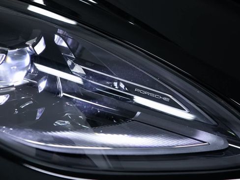 Certified 2024 Porsche Macan image 33