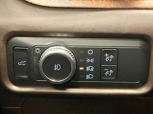 Used 2021 Ford Explorer King Ranch w/ Premium Technology Package image 18