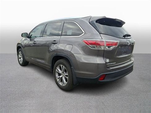 Used 2014 Toyota Highlander XLE image 6
