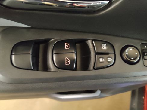 Used 2021 Nissan Kicks SR w/ SR Premium Package FWD image 27