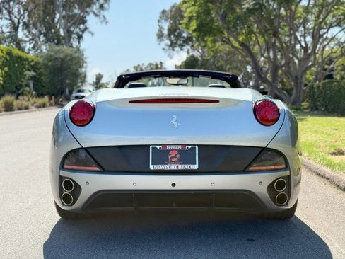 Used 2013 Ferrari California image 6