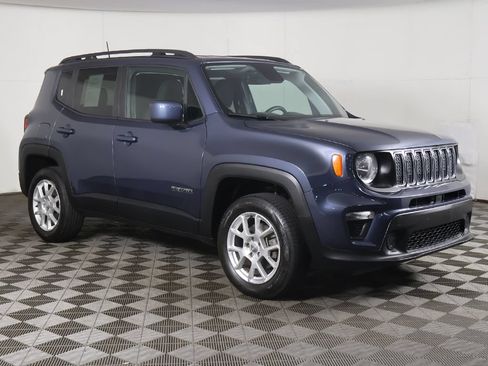 Used 2020 Jeep Renegade Latitude AWD/4WD image 2