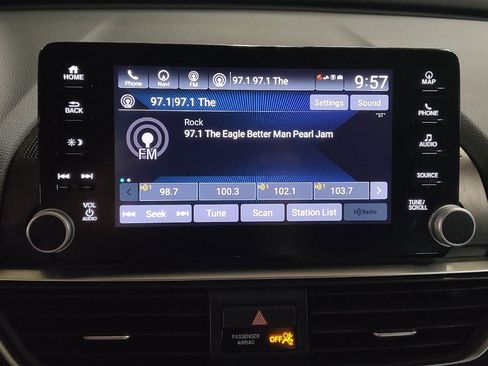 Used 2018 Honda Accord Touring image 25