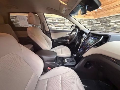 Used 2018 Hyundai Santa Fe SE AWD/4WD image 12