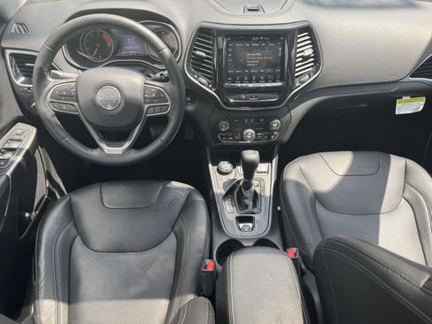 Used 2019 Jeep Cherokee Limited AWD/4WD image 2