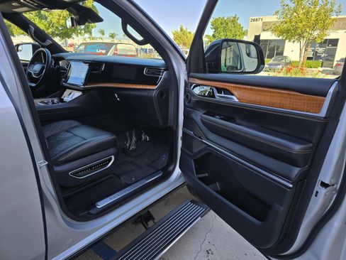 Used 2024 Jeep Grand Wagoneer L Series III image 42