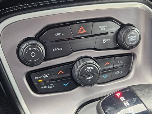 Used 2022 Dodge Challenger SXT RWD image 23