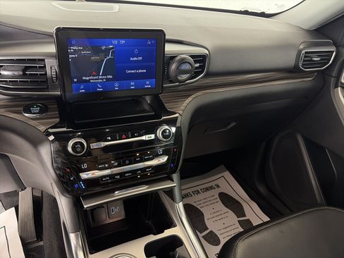 Used 2021 Ford Explorer Limited w/ Equipment Group 301A AWD/4WD image 4