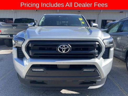 Used 2025 Toyota Tacoma SR5 AWD/4WD image 13