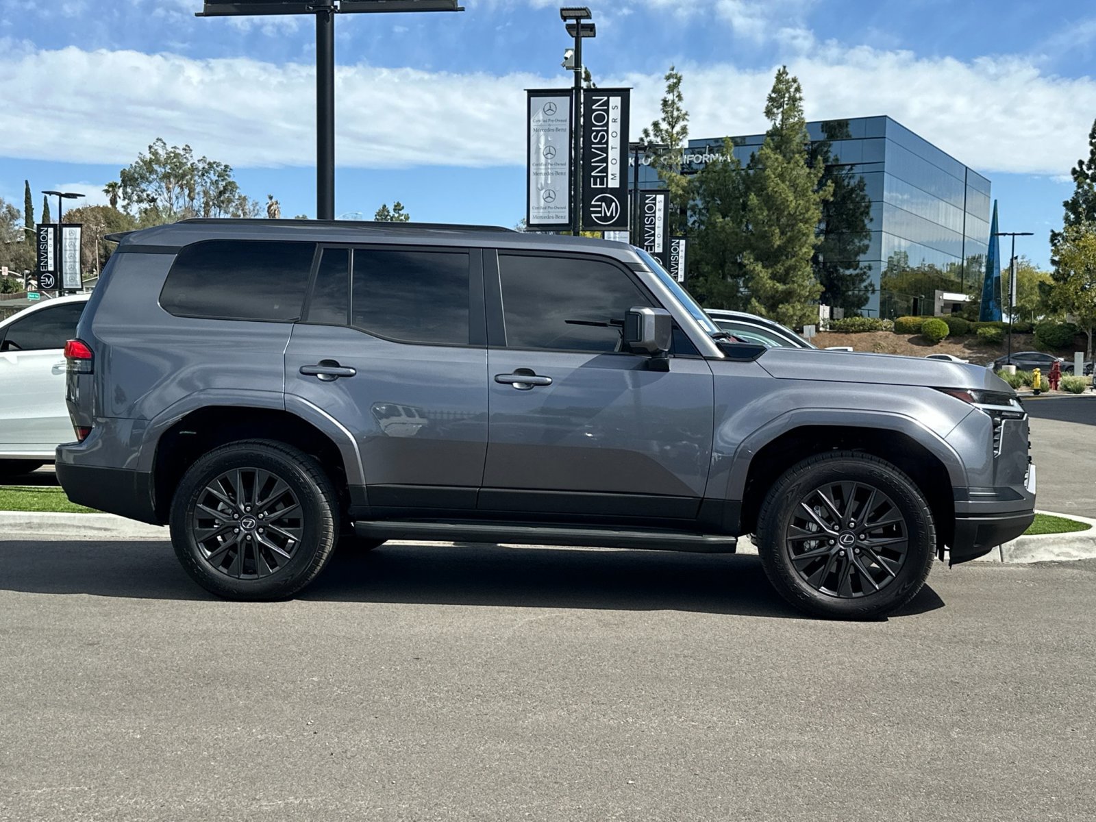 Used 2025 Lexus GX 550 w/ Cold Area Package AWD/4WD image 2