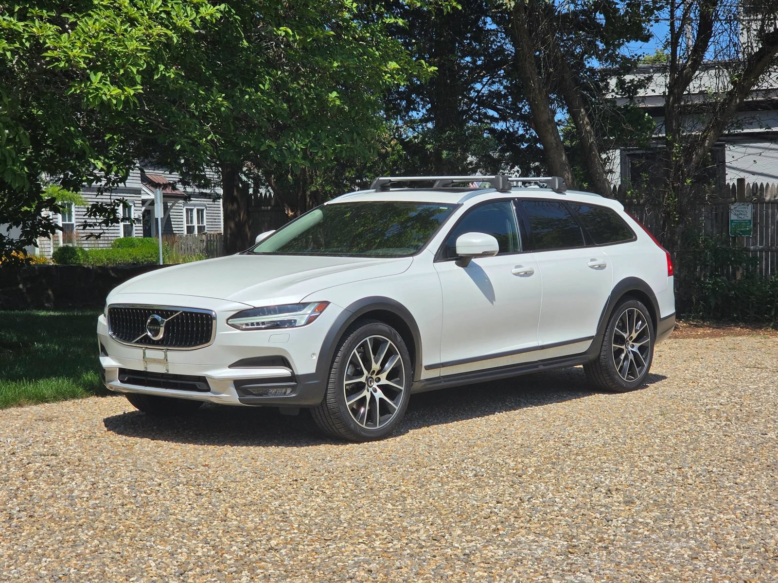Used 2019 Volvo V90 T6 Cross Country w/ Protection Package Premier AWD/4WD image 1