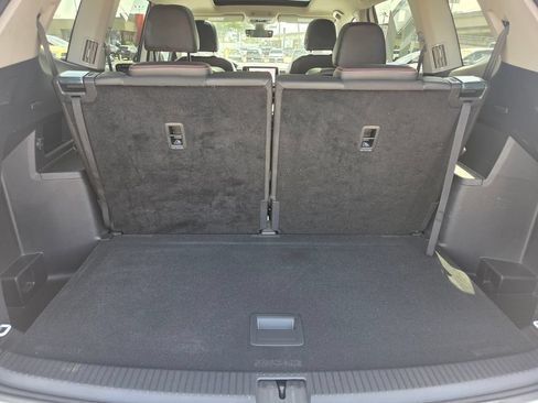Used 2024 Volkswagen Atlas Peak Edition SE AWD/4WD image 29