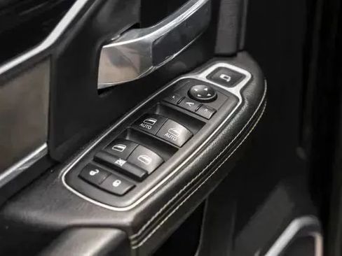 Used 2019 RAM 2500 Laramie w/ Black Appearance Package AWD/4WD image 41