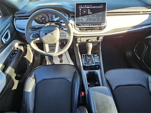 Used 2024 Jeep Compass Latitude w/ Sun and Sound Group image 8