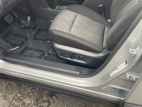 Used 2025 Nissan Rogue SV image 22