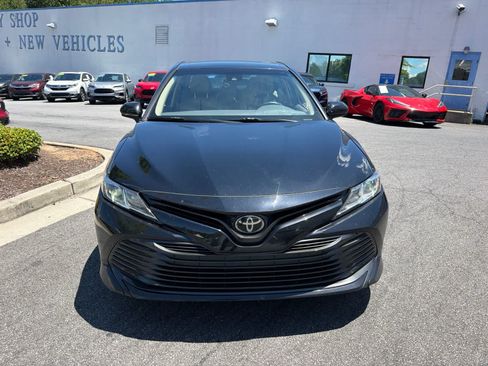 Used 2018 Toyota Camry LE FWD image 19