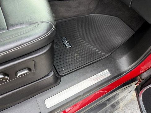 Used 2022 Cadillac Escalade Luxury image 15