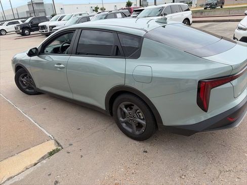 Used 2025 Kia K4 LXS FWD image 9