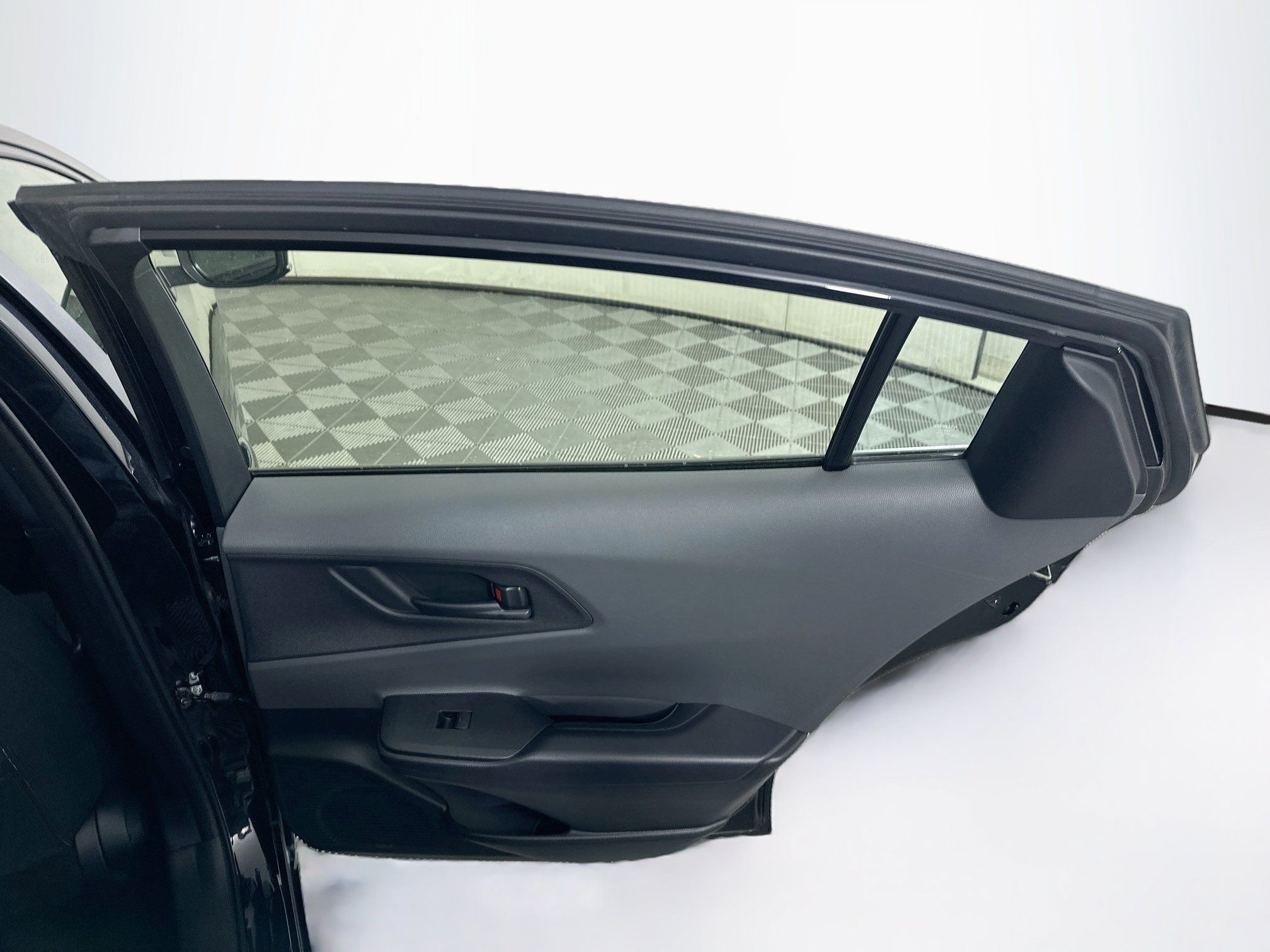 Used 2025 Toyota Prius LE FWD image 29