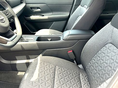 Certified 2025 Nissan Kicks SV FWD image 6